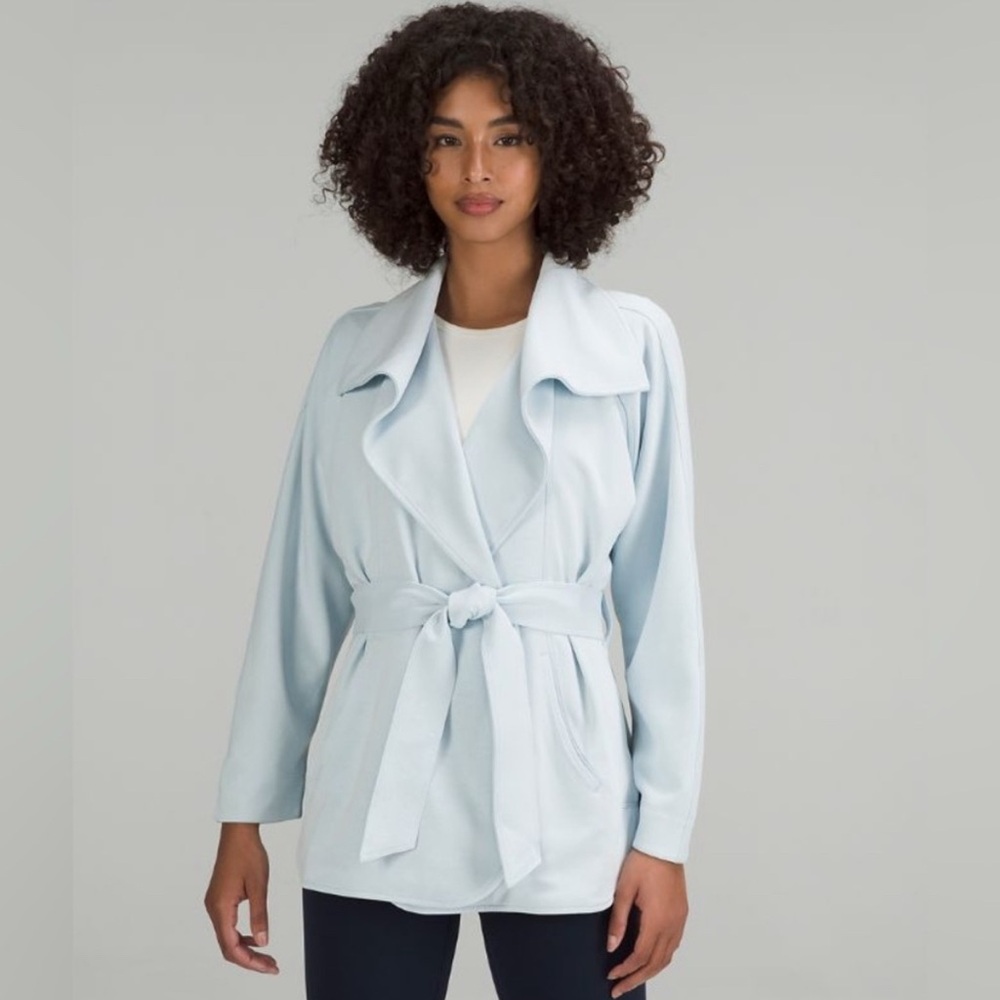 EUC Lululemon Softstreme Belted Wrap, size M/L